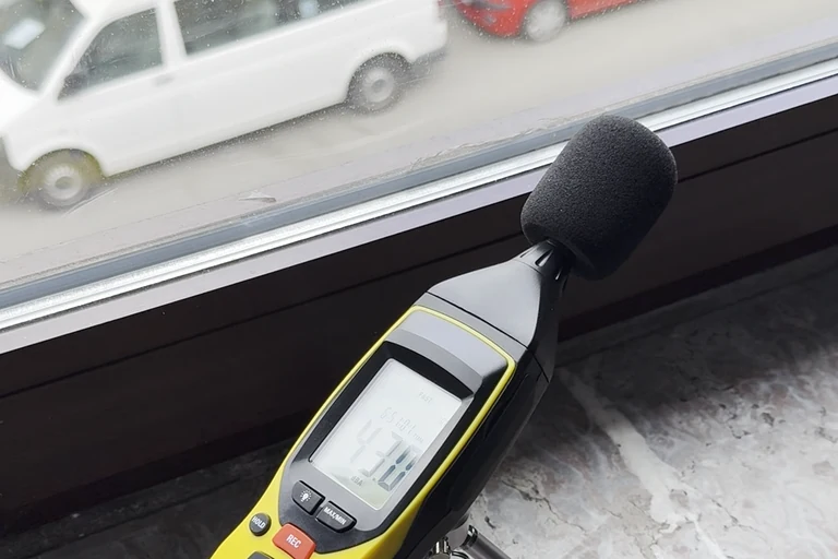 Mesure du niveau sonore après installation de vitrages acoustiques