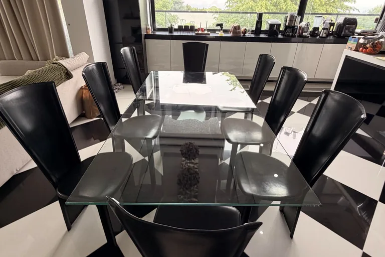 Remplacement d’une vitre de table en verre trempé 12 mm sur mesure